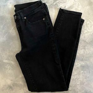 SOLD 🖤J.CREW Distressed Skinny!